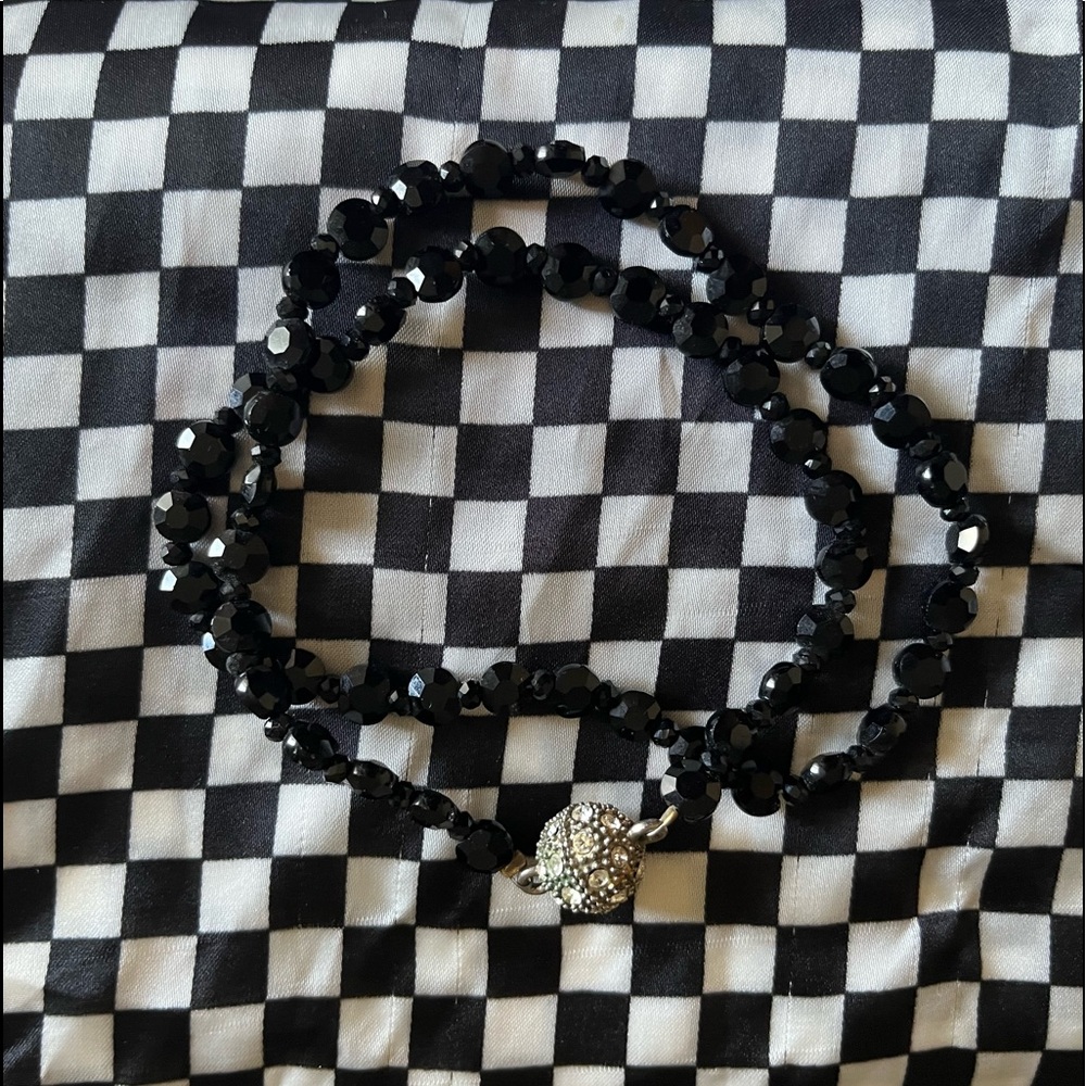 Faceted black beaded necklace with magnetic closure